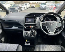 Toyota Voxy 2014