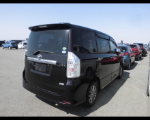 Toyota Voxy 2013