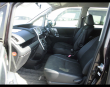 Toyota Voxy 2013