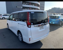 Toyota Noah 2014