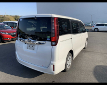 Toyota Noah 2014