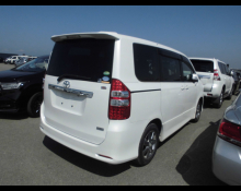 Toyota Noah 2013