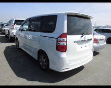 Toyota Noah 2013