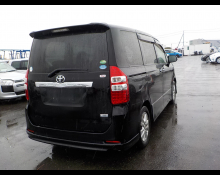 Toyota Noah 2013