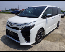 Toyota Voxy 2018