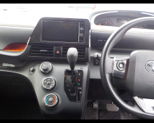 Toyota Sienta 2016