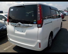 Toyota Noah 2016