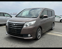 Toyota Noah 2014