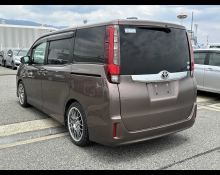 Toyota Noah 2014
