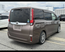 Toyota Noah 2014