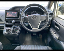 Toyota Voxy 2014