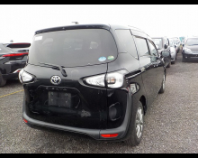 Toyota Sienta 2016