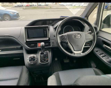 Toyota Voxy 2014