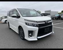 Toyota Voxy 2014