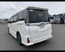 Toyota Voxy 2014