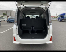 Toyota Voxy 2014