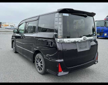 Toyota Voxy 2014
