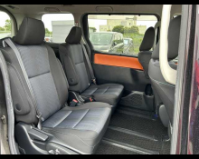 Toyota Voxy 2014