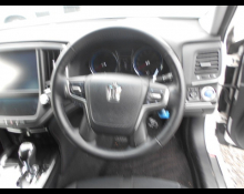 Toyota Crown Hybrid 2016