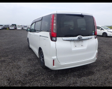 Toyota Noah 2016