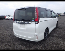 Toyota Noah 2016