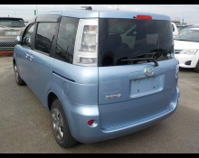 Toyota Sienta 2013