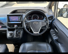 Toyota Voxy 2015