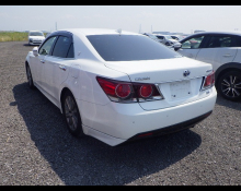 Toyota Crown Hybrid 2016
