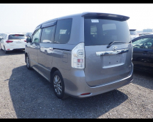 Toyota Voxy 2013