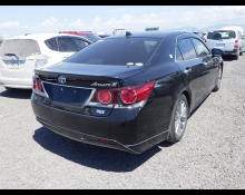 Toyota Crown Hybrid 2017