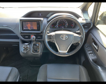 Toyota Voxy 2014