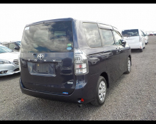 Toyota Voxy 2013