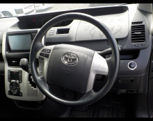 Toyota Voxy 2013