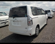 Toyota Voxy 2013