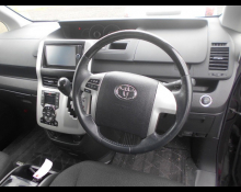 Toyota Noah 2013
