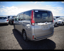 Toyota Noah 2016