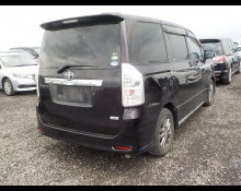 Toyota Voxy 2013