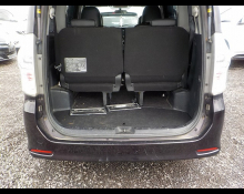 Toyota Voxy 2013