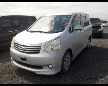 Toyota Noah 2013