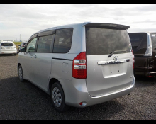 Toyota Noah 2013