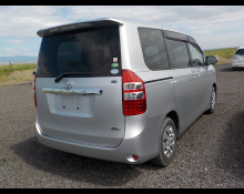 Toyota Noah 2013