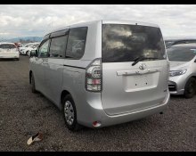 Toyota Voxy 2013