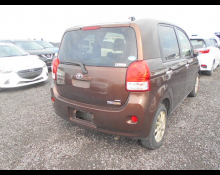 Toyota Porte 2016