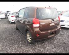 Toyota Porte 2016