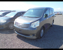 Toyota Noah 2013