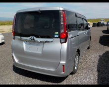 Toyota Noah 2016