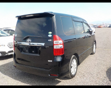 Toyota Noah 2013