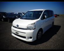 Toyota Voxy 2013