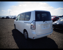 Toyota Voxy 2013