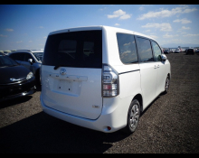 Toyota Voxy 2013